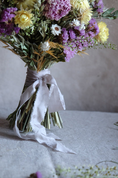 Medium dried flower bouquet