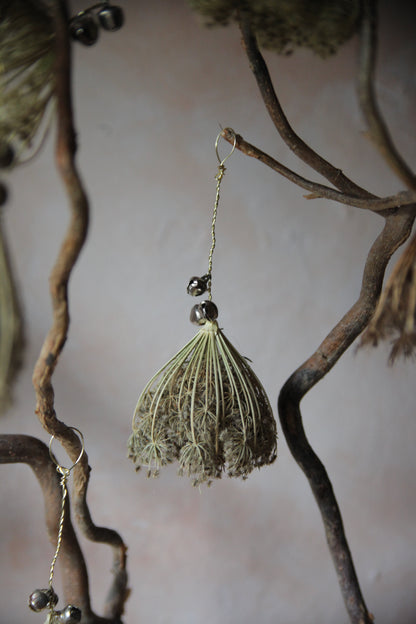 Wild carrot baubles